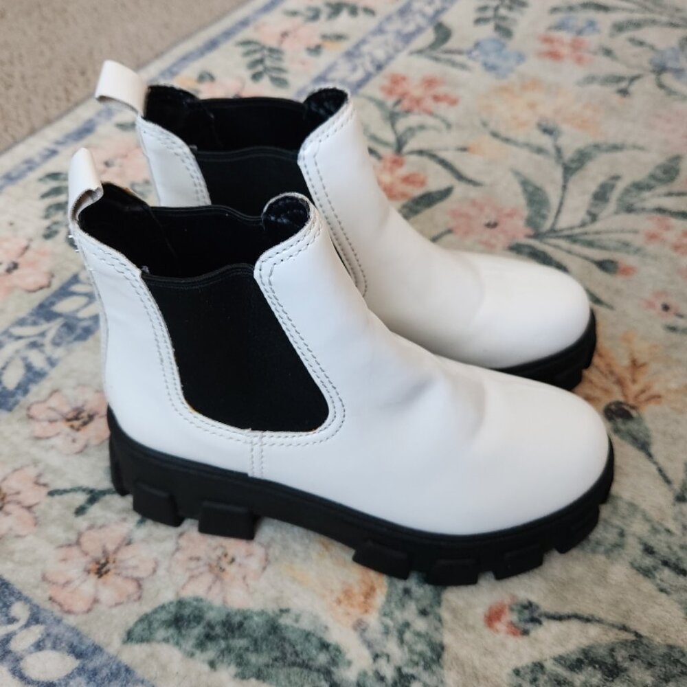 Sam Edelman Circus Darielle Chelsea Boots Womens size 7 White Patent Leather